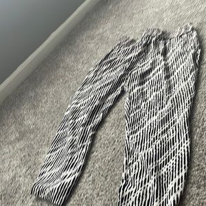 New York and company capri elastic pants